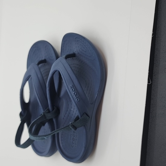 Crocs, thongs - Picture 2 of 3